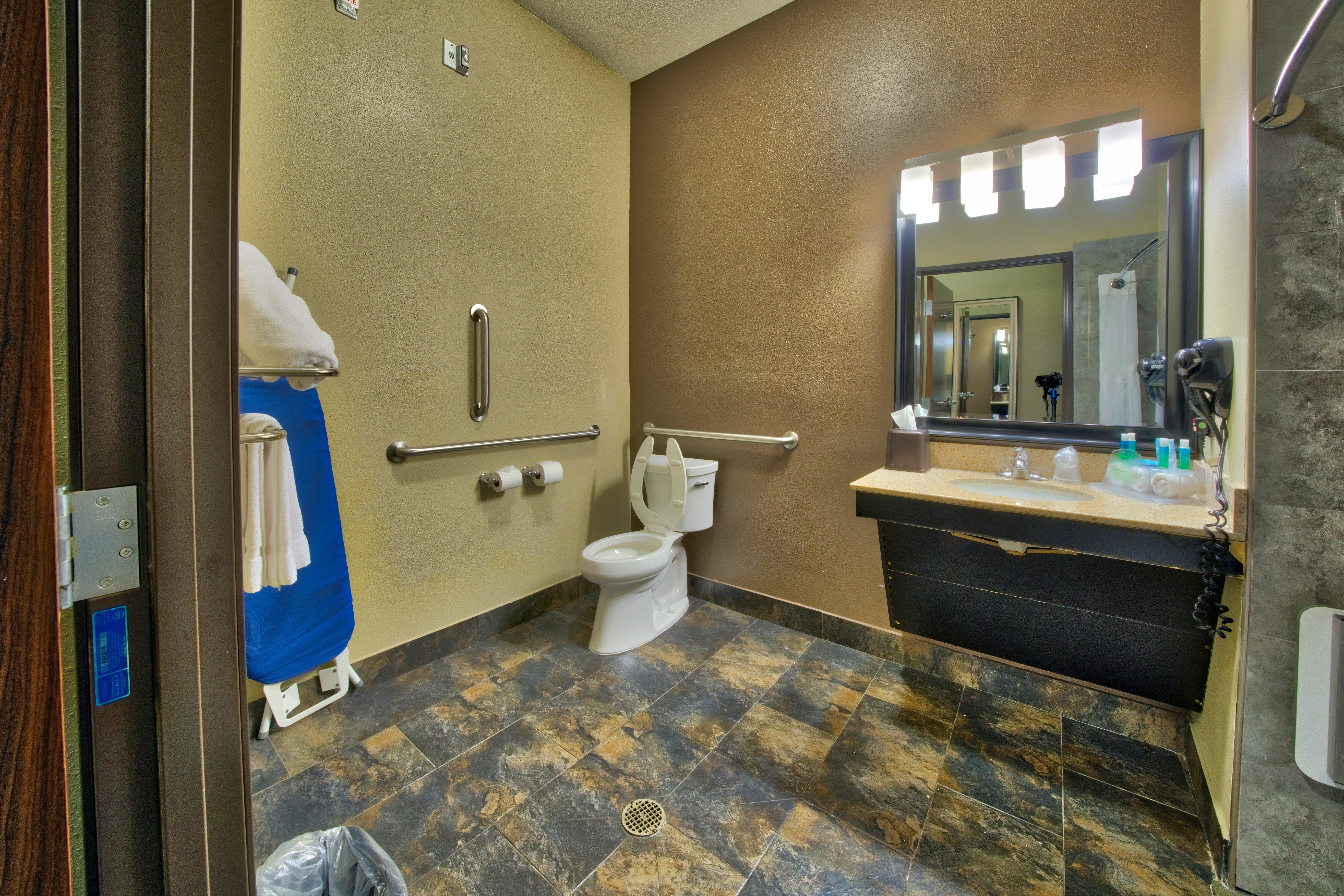 Holiday Inn Express And Suites Lubbock South By Ihg Exterior foto