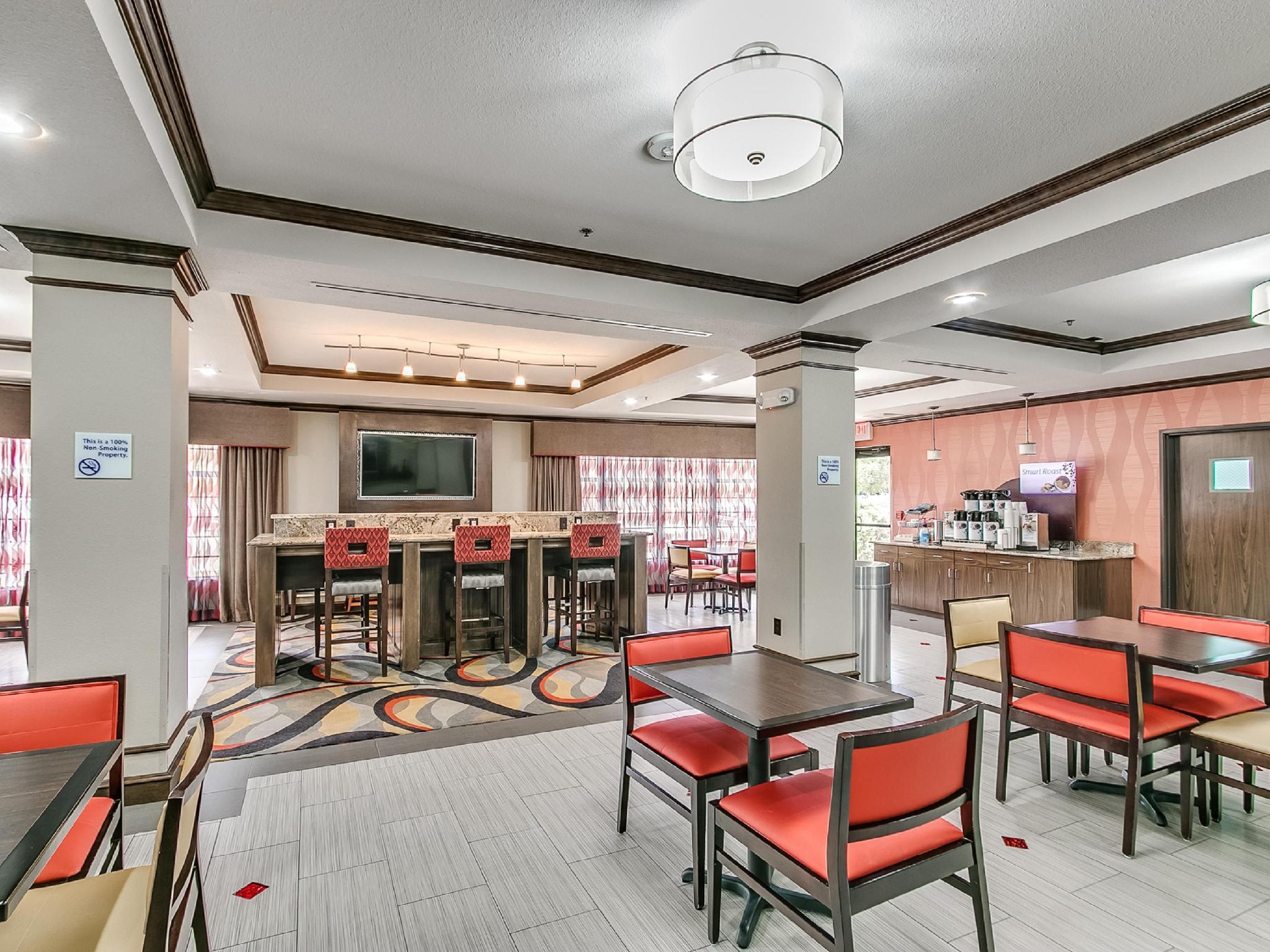 Holiday Inn Express And Suites Lubbock South By Ihg Exterior foto