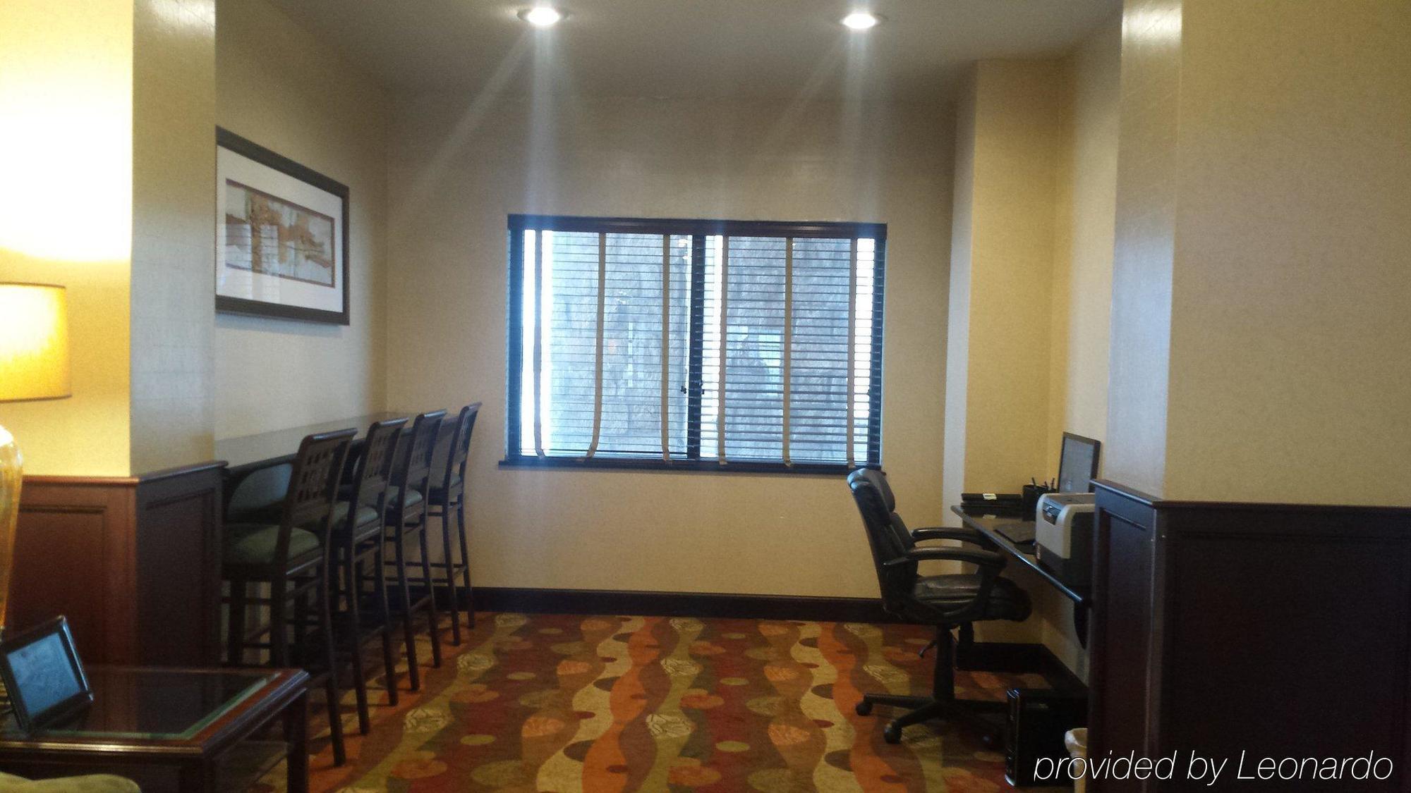 Holiday Inn Express And Suites Lubbock South By Ihg Exterior foto