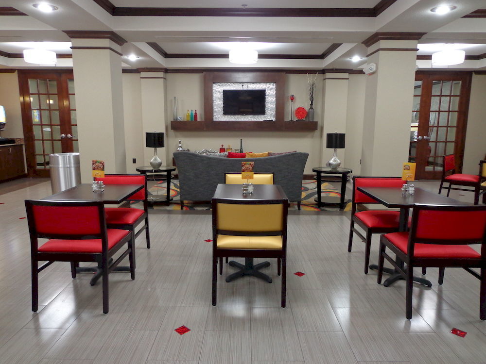 Holiday Inn Express And Suites Lubbock South By Ihg Exterior foto