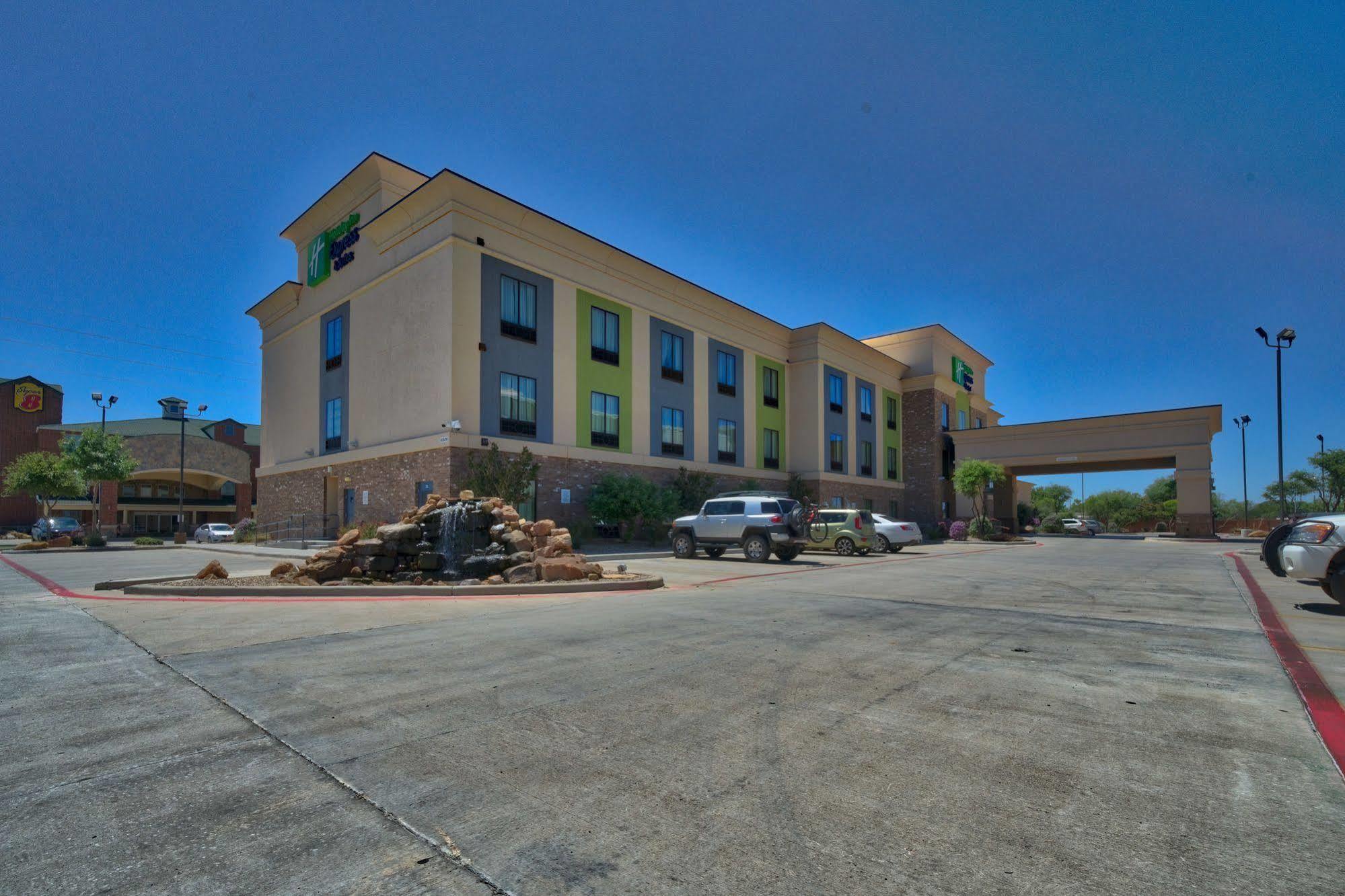 Holiday Inn Express And Suites Lubbock South By Ihg Exterior foto