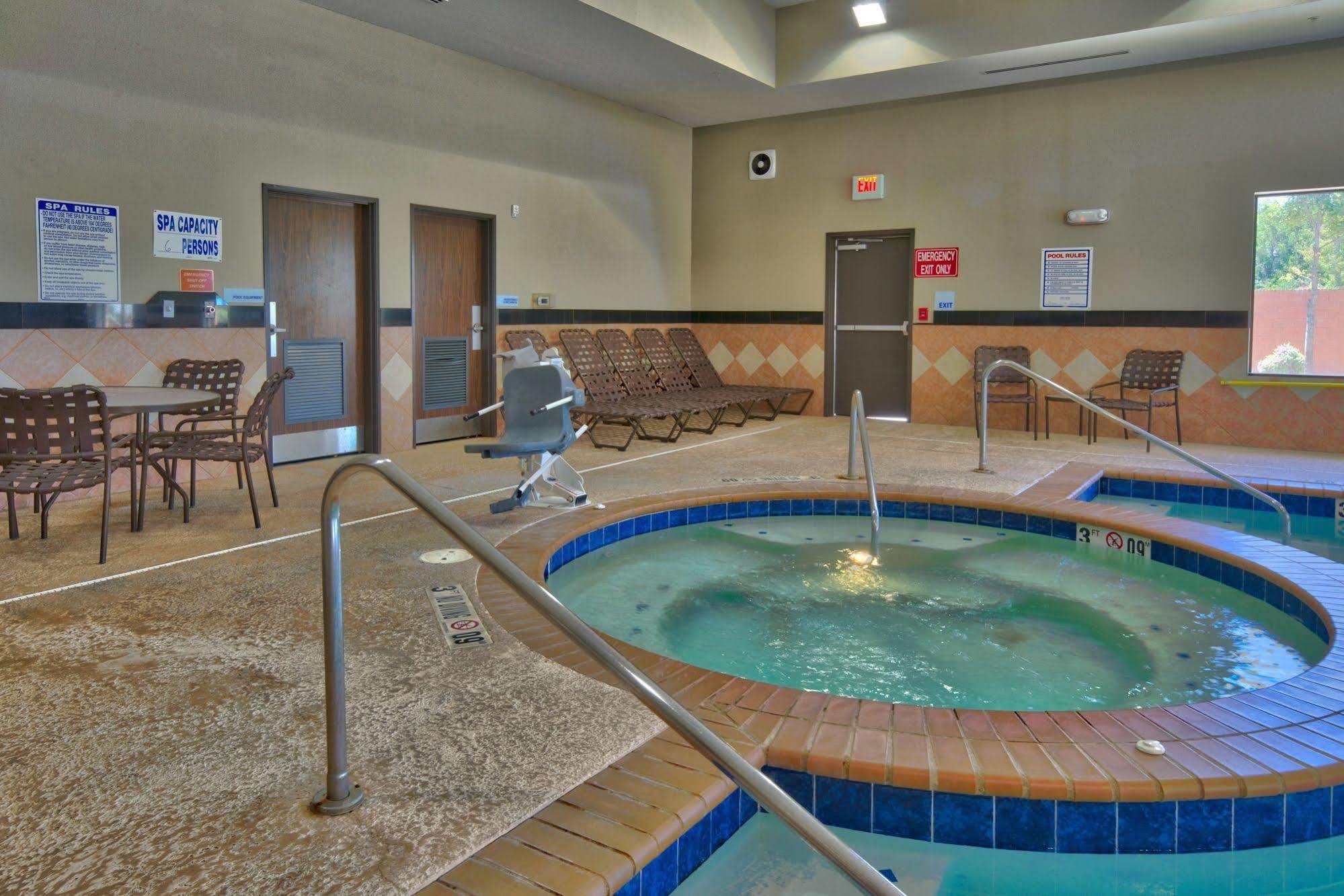 Holiday Inn Express And Suites Lubbock South By Ihg Exterior foto